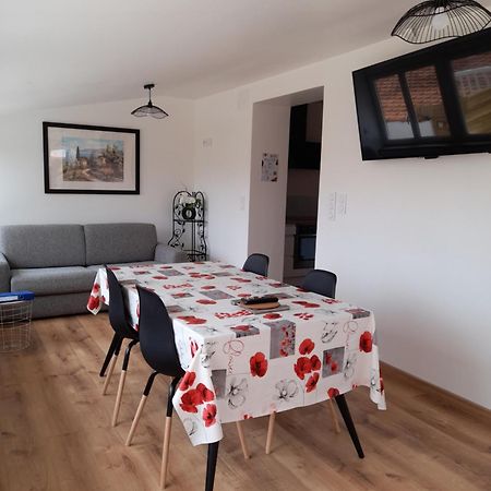 Logement Lumineux Avec Terrasse La Roche-sur-Yon Exterior photo