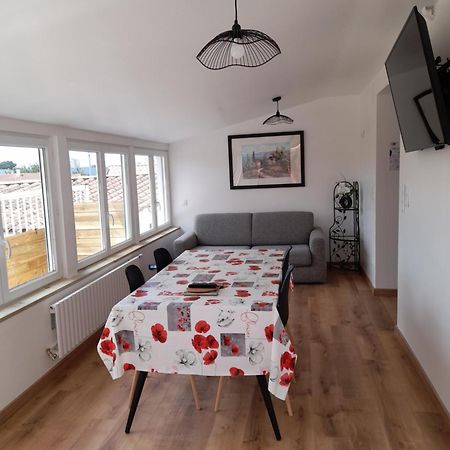 Logement Lumineux Avec Terrasse La Roche-sur-Yon Exterior photo