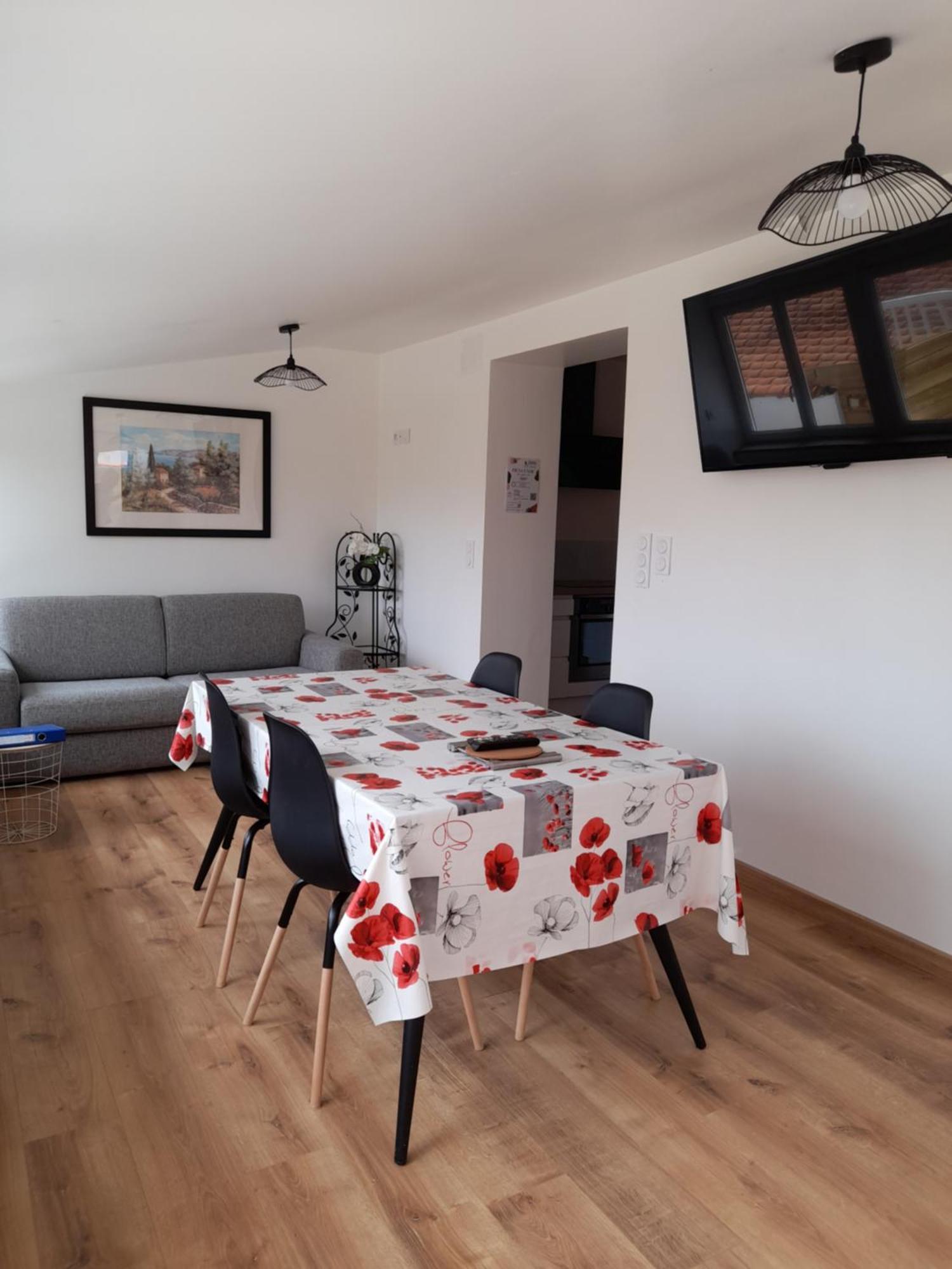 Logement Lumineux Avec Terrasse La Roche-sur-Yon Exterior photo