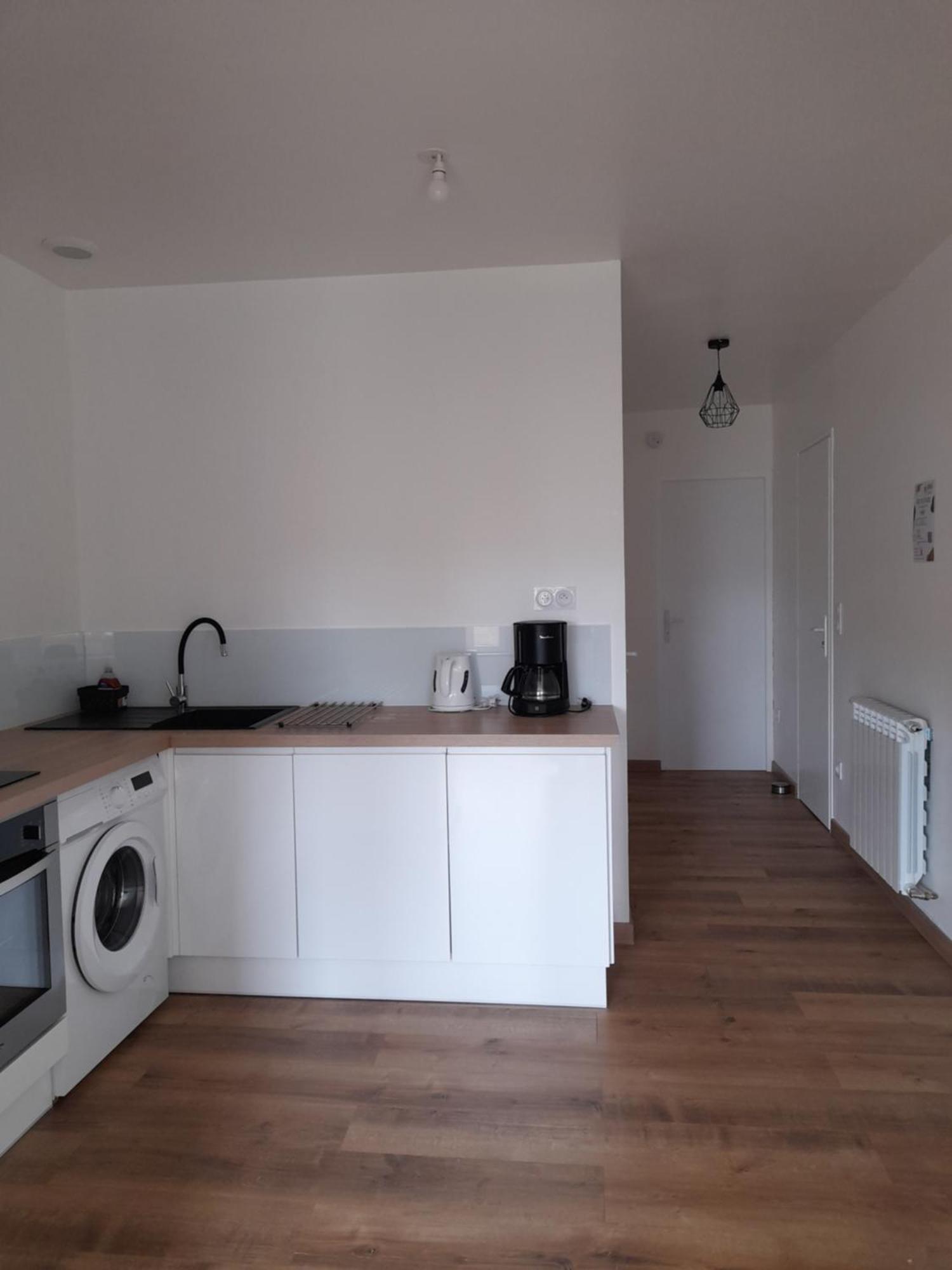 Logement Lumineux Avec Terrasse La Roche-sur-Yon Exterior photo
