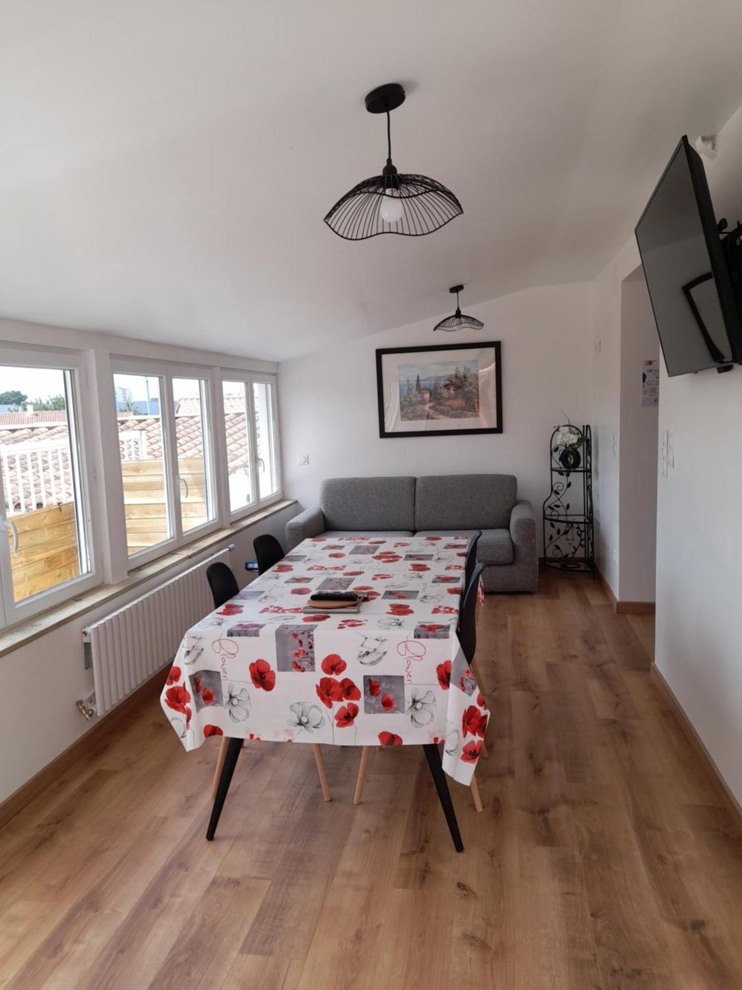 Logement Lumineux Avec Terrasse La Roche-sur-Yon Exterior photo
